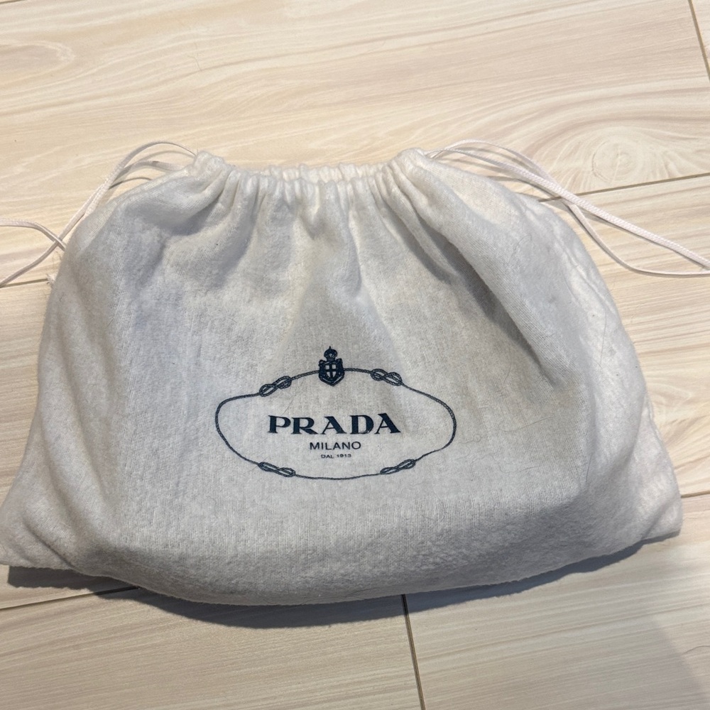 Prada Re-Edition suede mini-bag 2005 - Picture 6 of 12